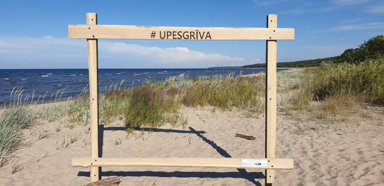 Kempings Stieres Un Majas Virtuve Upesgriva Exterior foto